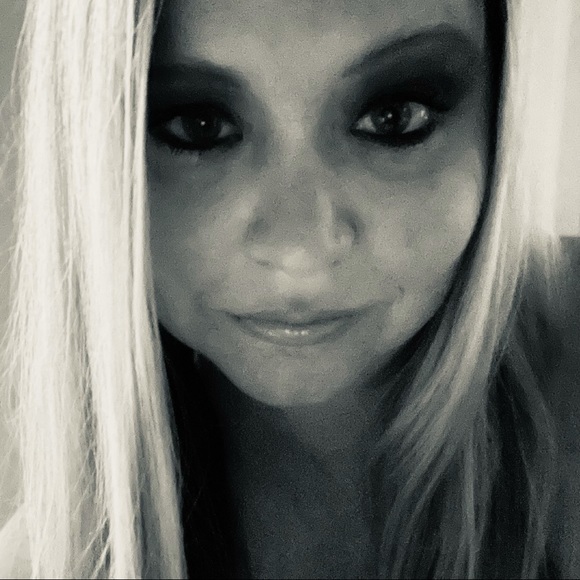 ~Meet Your Posh Ambassador: LJ DAYS~ - Picture 9 of 14